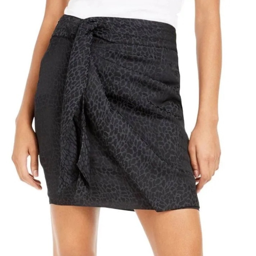 GUESS Seely Animal Print Wrap Skirt Womens size 6 NWT